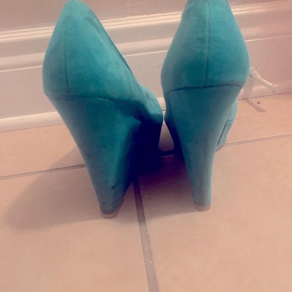Turquoise heels - Picture 3 of 4